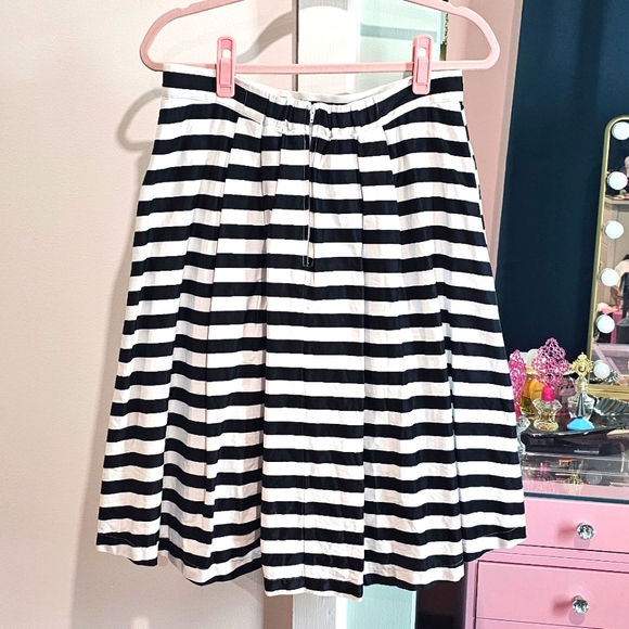 Modcloth Pleated Full Skirt, Size Large - Picture 2 of 4